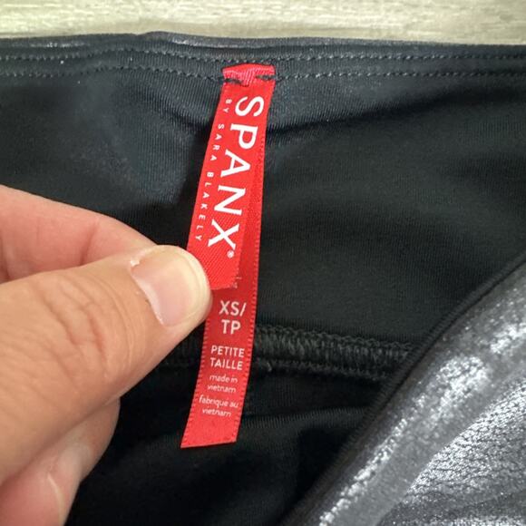 SPANX Faux Leather Pull On Stretch Leggings Black sz XS Petite - Picture 4 of 6